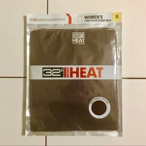 Women’s burgundy HEAT shirt stay warm !!!